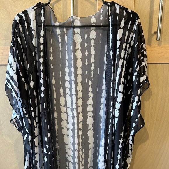 Black and White Mesh Swimsuit Coverup with Belt Size XL - Picture 2 of 9